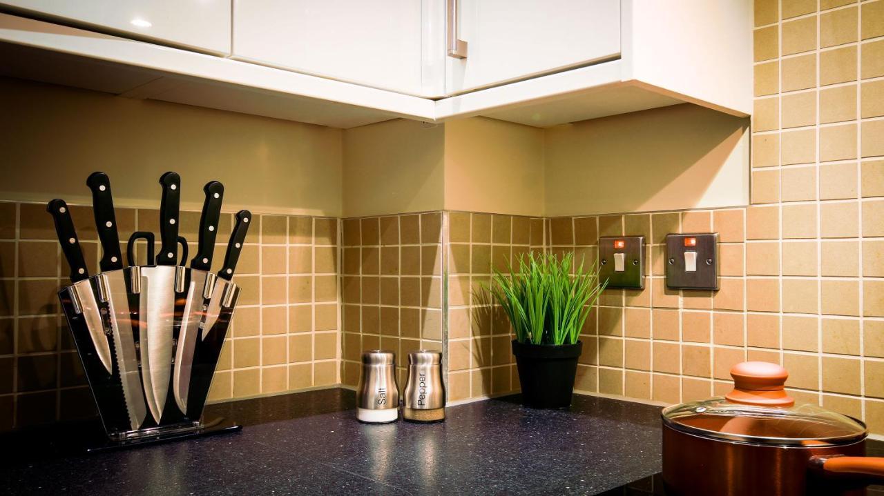 Superb City Center 1 Or 2 Bedroom Apts King Bed Саутгемптон Экстерьер фото