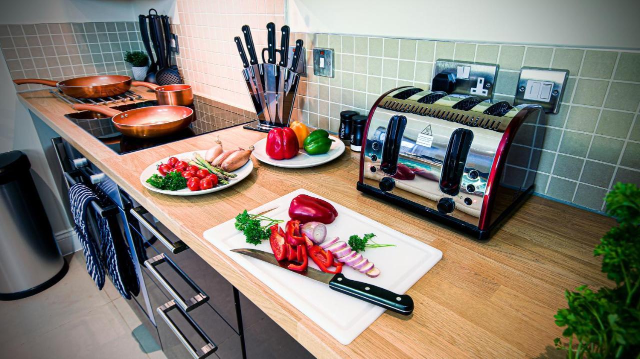 Superb City Center 1 Or 2 Bedroom Apts King Bed Саутгемптон Экстерьер фото