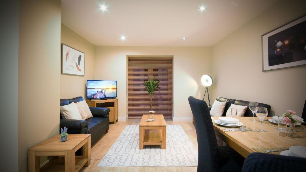 Superb City Center 1 Or 2 Bedroom Apts King Bed Саутгемптон Экстерьер фото